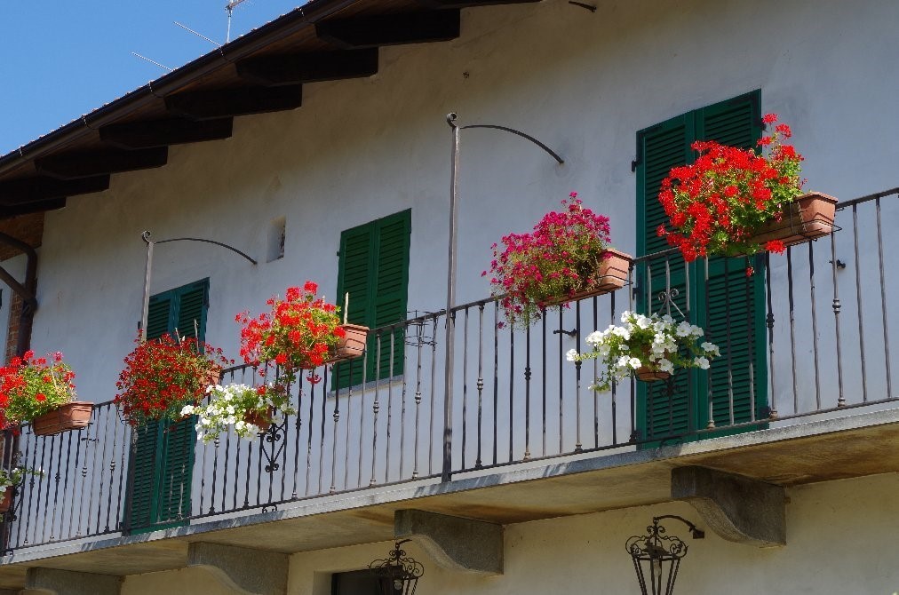 BED & BREAKFAST 03